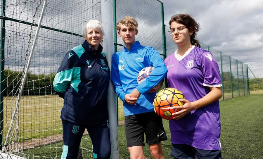 The City of Stoke on Trent Sixth Form College and Stoke City Community Trust Join Forces to Offer Competitive Female Football Opportunities to Aspiring Women Aged 16-19